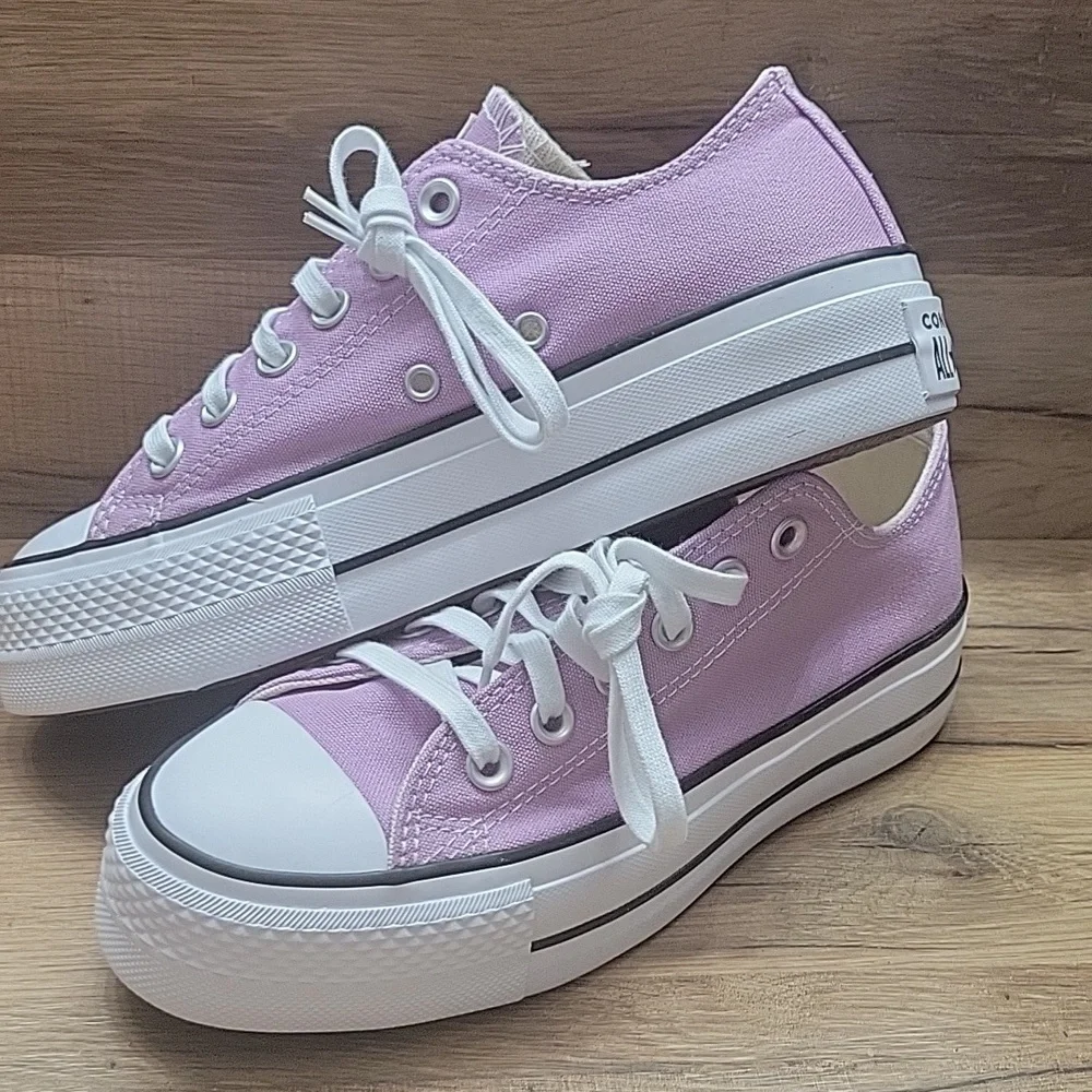 Converse Women's Light Purple Canvas Sneakers